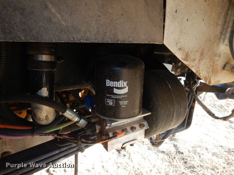 image for item DI8652 2006 Kenworth T800  semi truck