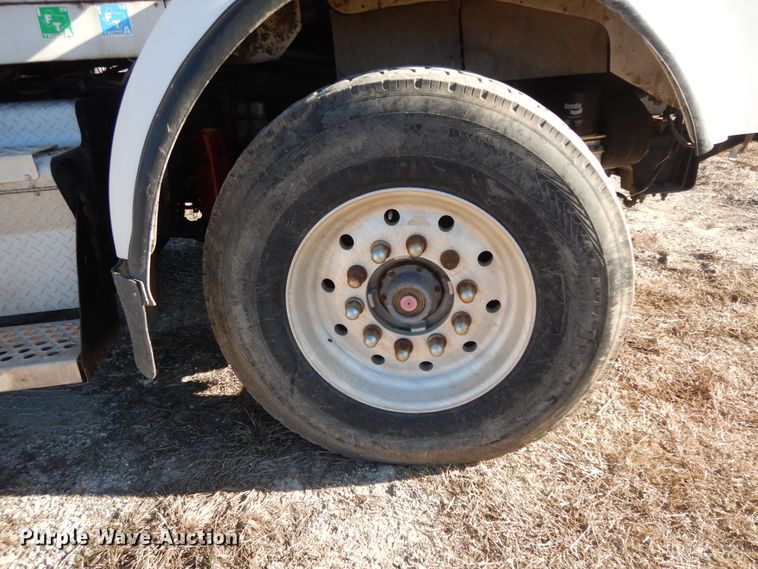 image for item DI8652 2006 Kenworth T800  semi truck