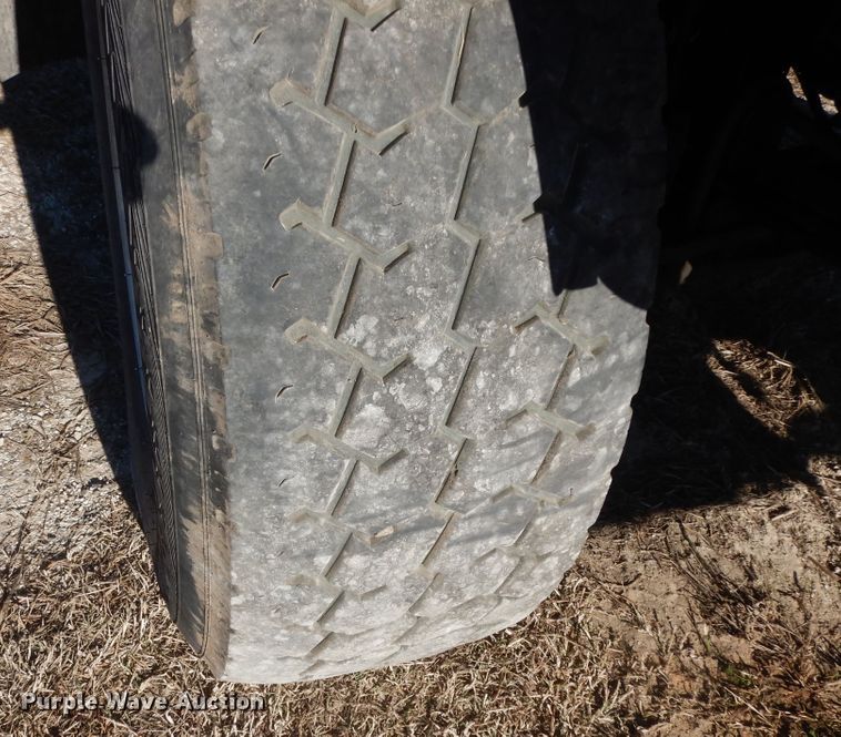 image for item DI8652 2006 Kenworth T800  semi truck