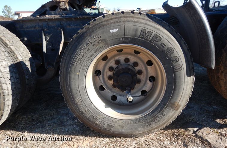 image for item DI8652 2006 Kenworth T800  semi truck