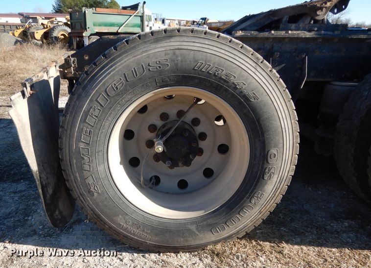 image for item DI8652 2006 Kenworth T800  semi truck