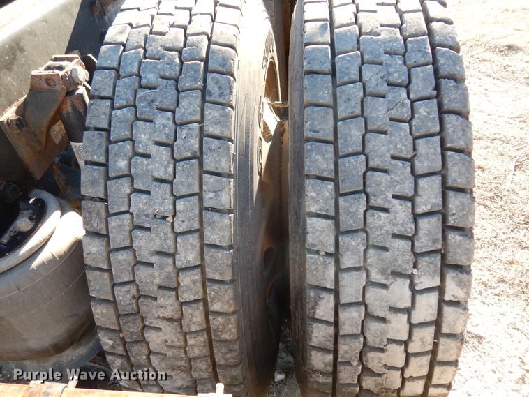 image for item DI8652 2006 Kenworth T800  semi truck