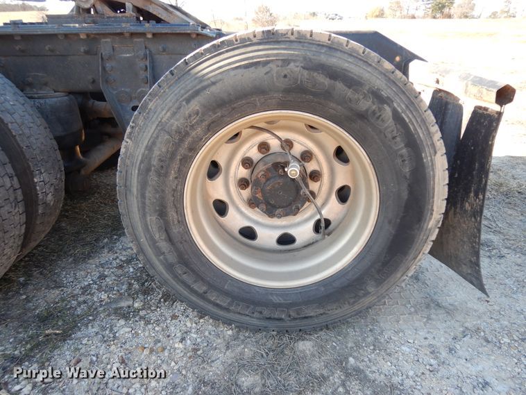 image for item DI8652 2006 Kenworth T800  semi truck