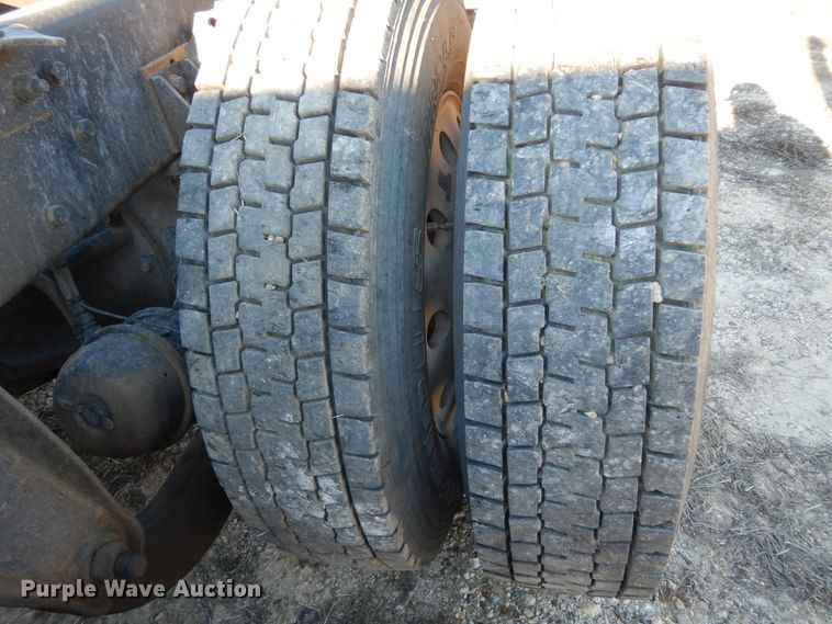 image for item DI8652 2006 Kenworth T800  semi truck