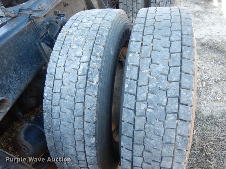 image for item DI8652 2006 Kenworth T800  semi truck