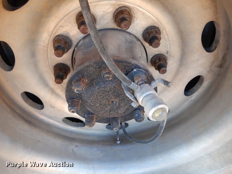 image for item DI8652 2006 Kenworth T800  semi truck