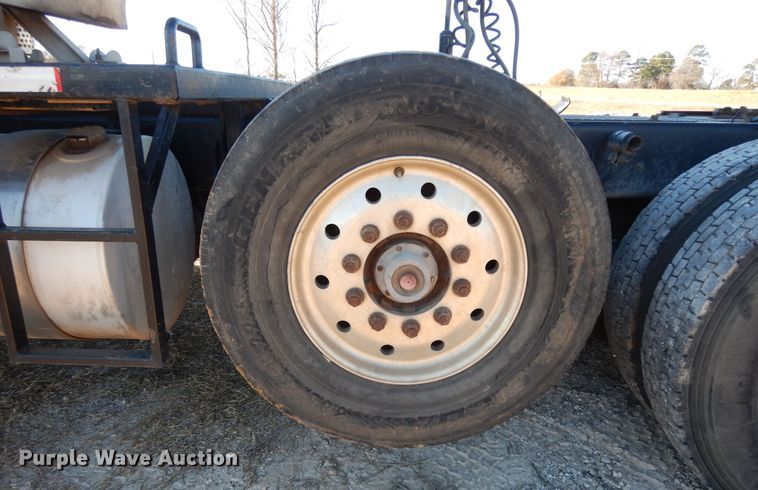 image for item DI8652 2006 Kenworth T800  semi truck