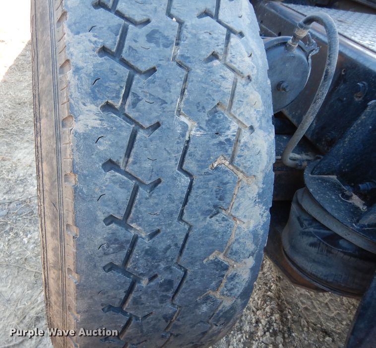 image for item DI8652 2006 Kenworth T800  semi truck