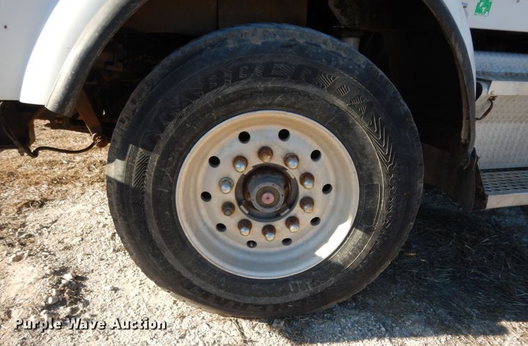 image for item DI8652 2006 Kenworth T800  semi truck