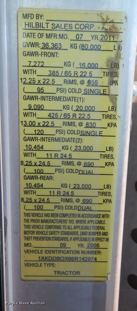 image for item DI8652 2006 Kenworth T800  semi truck