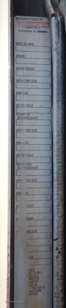 image for item DI8652 2006 Kenworth T800  semi truck