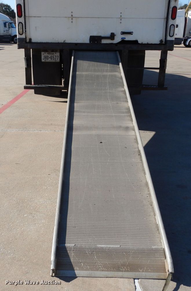 image for item DI8681 2007 GMC C7500  box truck