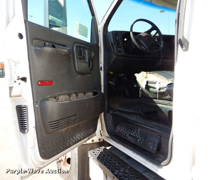 image for item DI8681 2007 GMC C7500  box truck