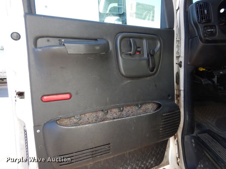 image for item DI8681 2007 GMC C7500  box truck