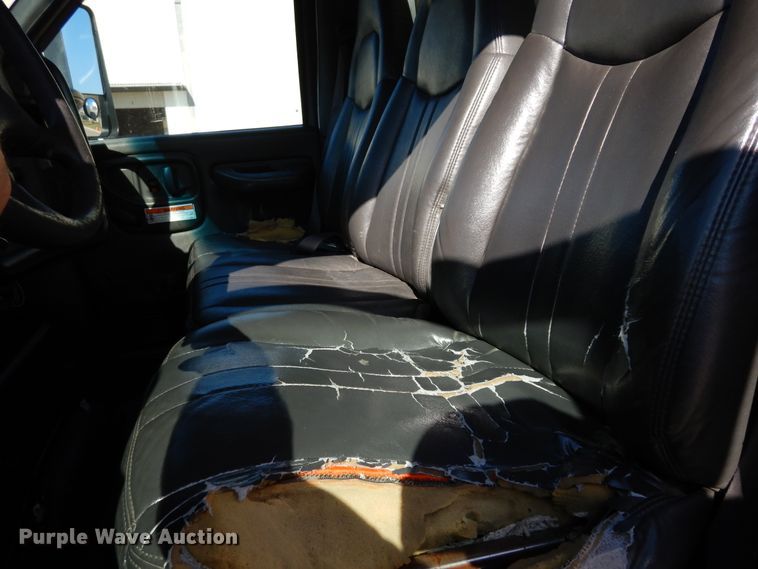 image for item DI8681 2007 GMC C7500  box truck