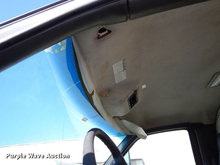 image for item DI8681 2007 GMC C7500  box truck