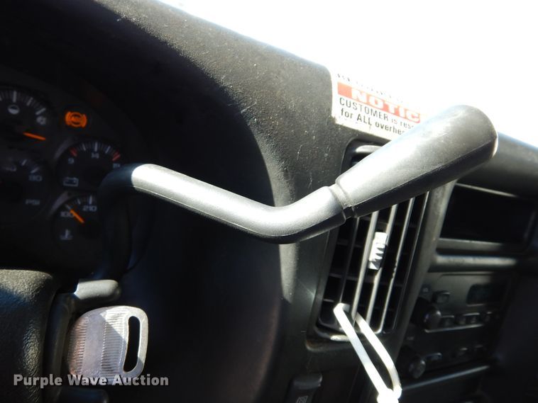 image for item DI8681 2007 GMC C7500  box truck