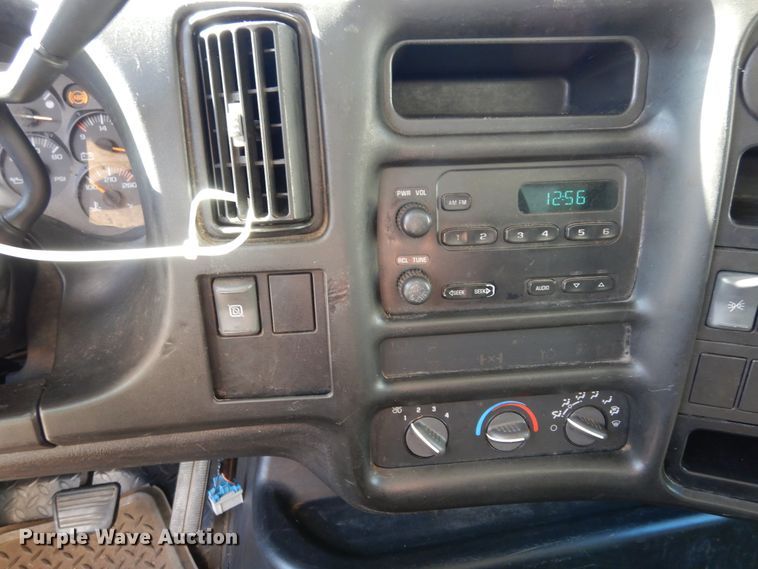 image for item DI8681 2007 GMC C7500  box truck