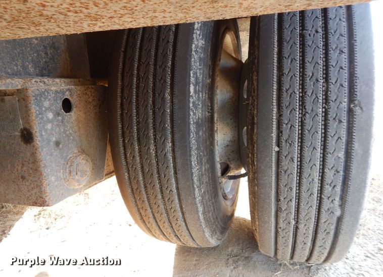 image for item DI8688 1998 Kalyn Siebert KSHRG-3-50TXT  lowboy equipment trailer