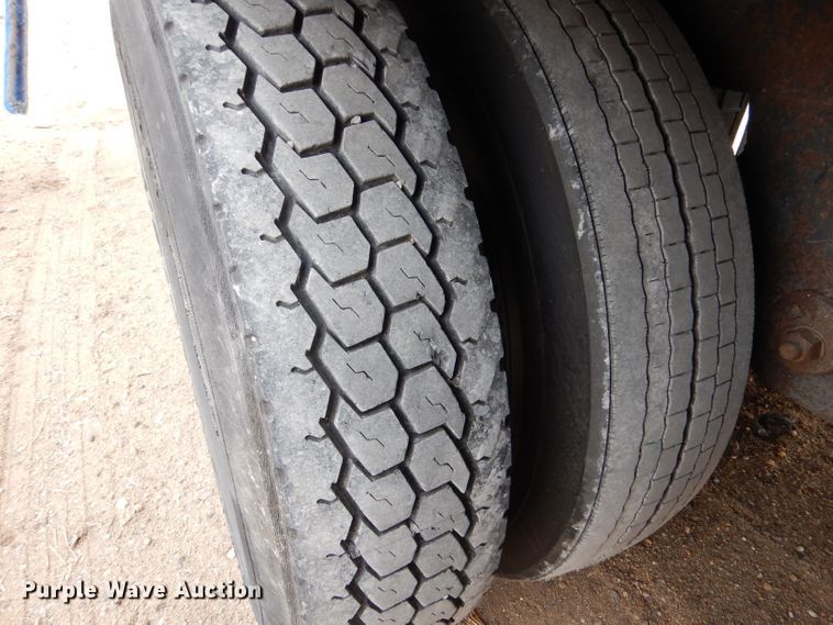 image for item DK7254 2001 Utility  dry van trailer