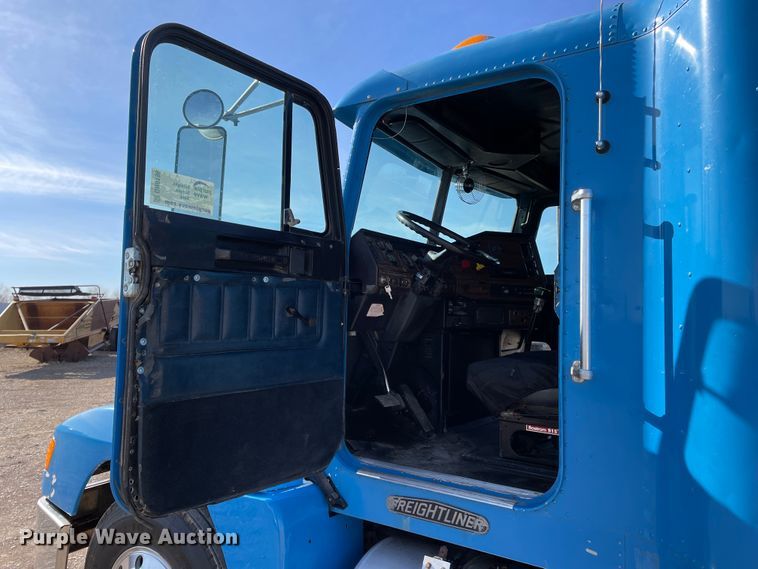 image for item DN0196 1994 Freightliner FLD120  semi truck