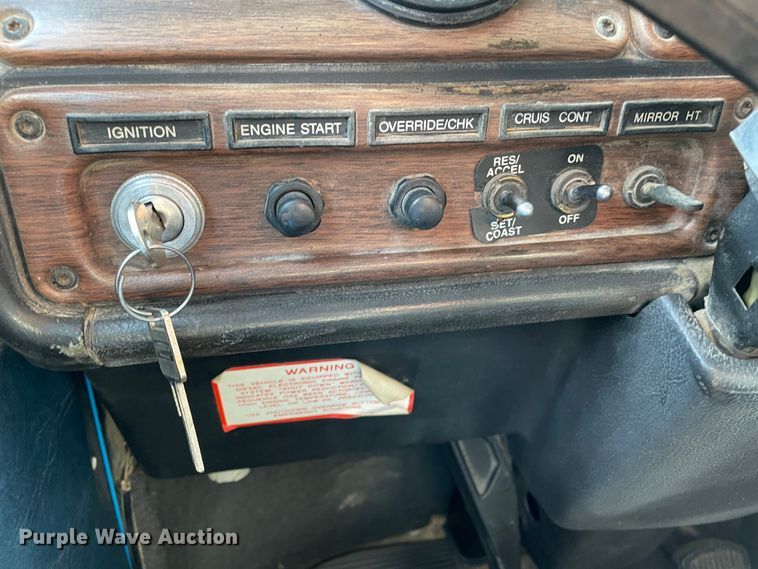 image for item DN0196 1994 Freightliner FLD120  semi truck