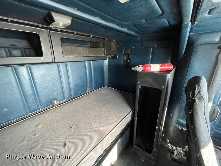 image for item DN0196 1994 Freightliner FLD120  semi truck