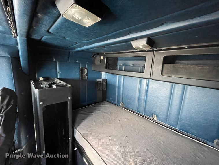 image for item DN0196 1994 Freightliner FLD120  semi truck