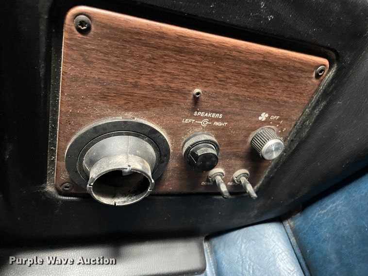 image for item DN0196 1994 Freightliner FLD120  semi truck