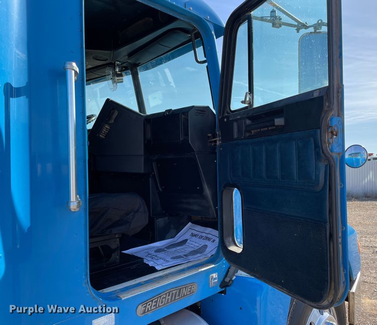 image for item DN0196 1994 Freightliner FLD120  semi truck