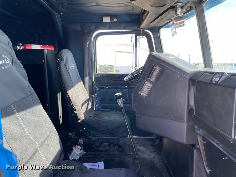 image for item DN0196 1994 Freightliner FLD120  semi truck