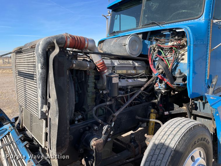 image for item DN0196 1994 Freightliner FLD120  semi truck