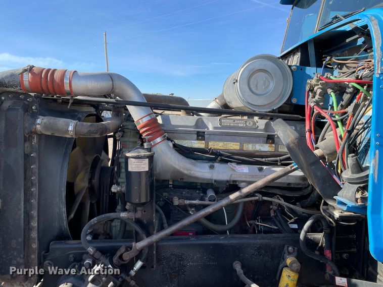 image for item DN0196 1994 Freightliner FLD120  semi truck