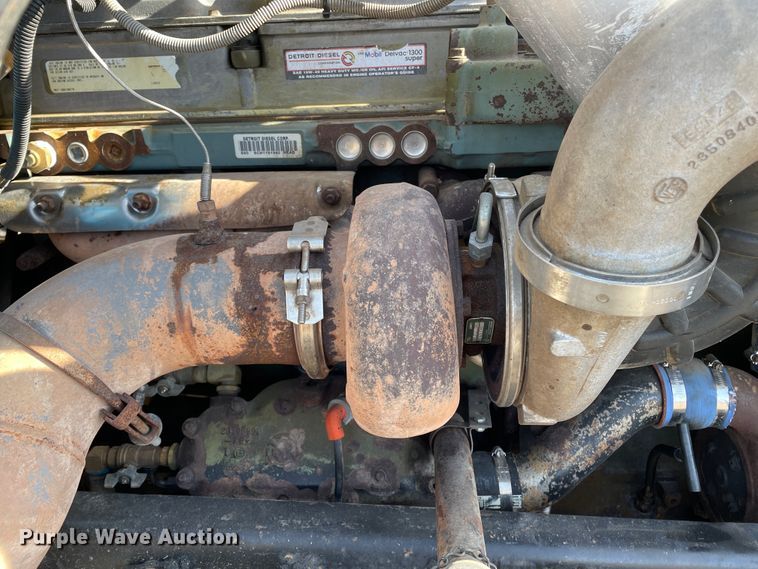 image for item DN0196 1994 Freightliner FLD120  semi truck