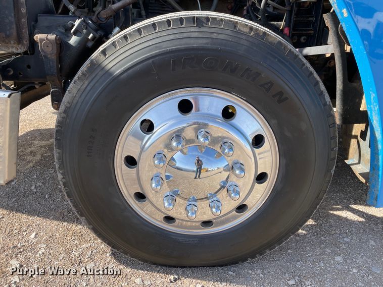 image for item DN0196 1994 Freightliner FLD120  semi truck