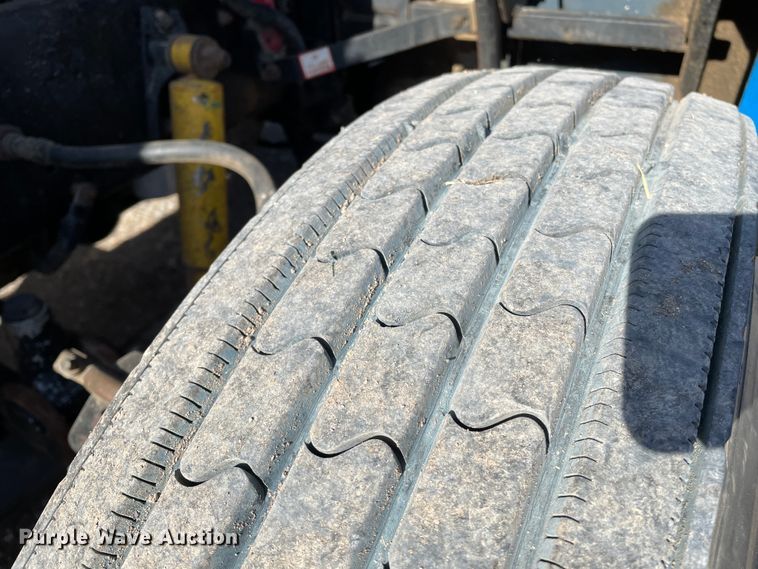 image for item DN0196 1994 Freightliner FLD120  semi truck