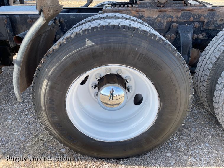 image for item DN0196 1994 Freightliner FLD120  semi truck