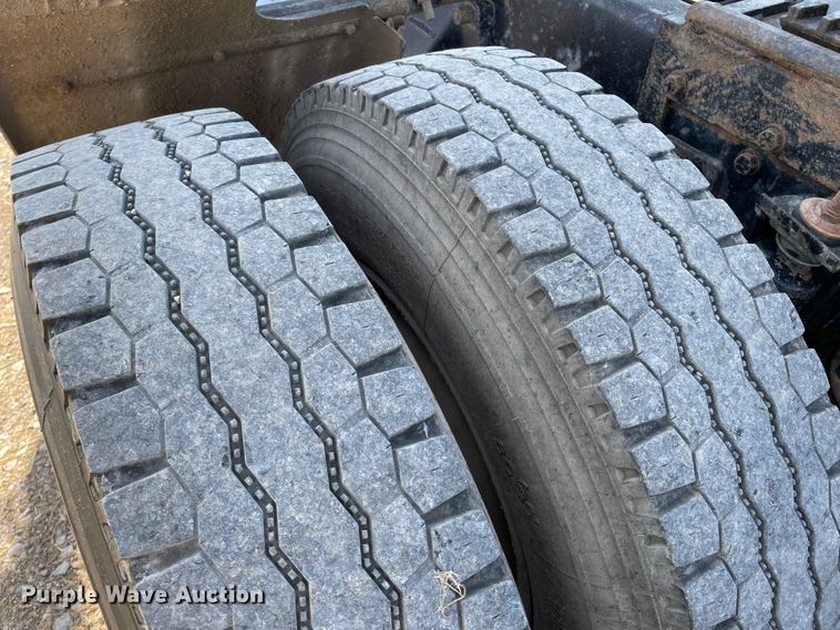 image for item DN0196 1994 Freightliner FLD120  semi truck