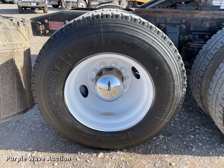 image for item DN0196 1994 Freightliner FLD120  semi truck