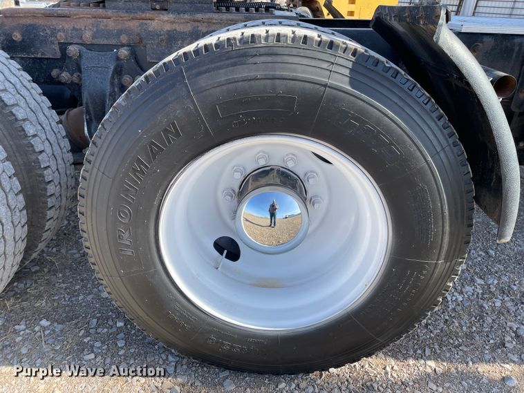 image for item DN0196 1994 Freightliner FLD120  semi truck