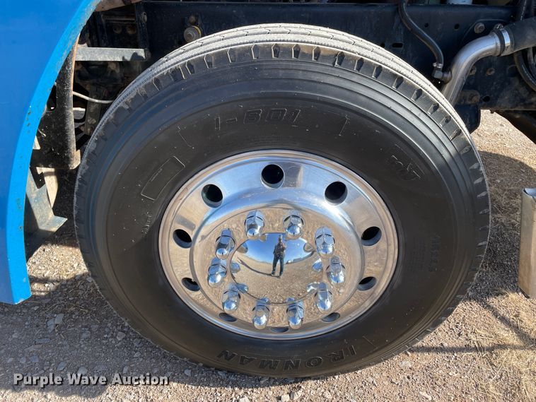 image for item DN0196 1994 Freightliner FLD120  semi truck