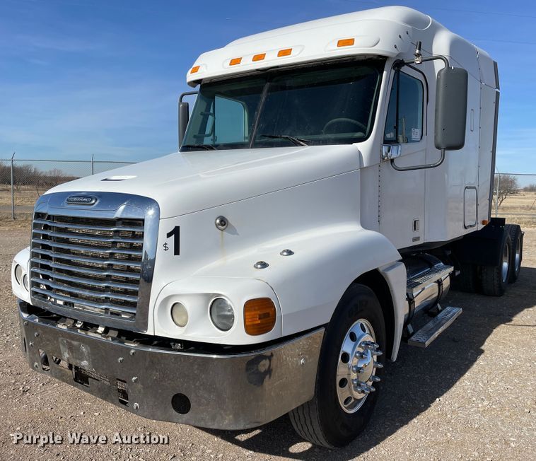 image for item DN0197 2005 Freightliner ST120  semi truck