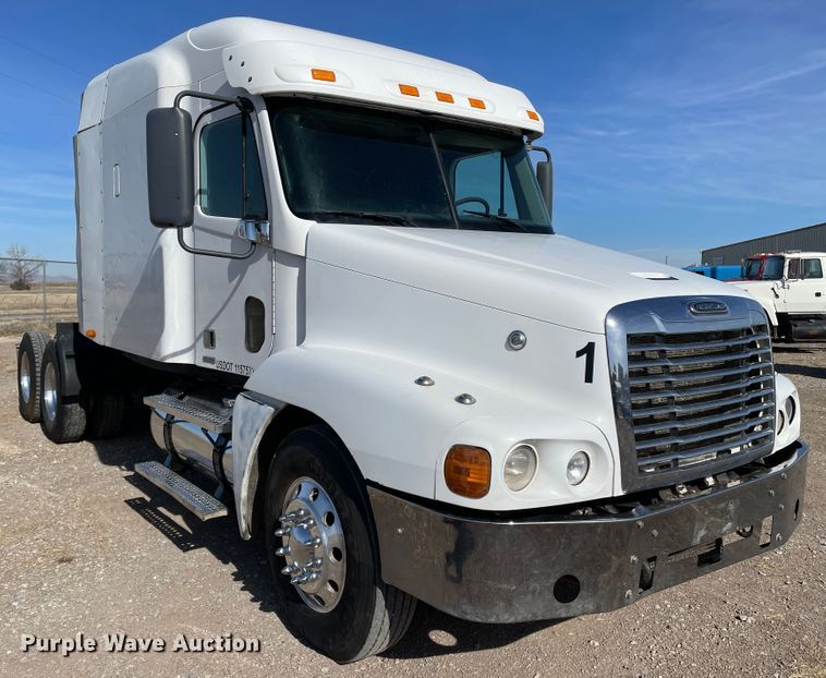 image for item DN0197 2005 Freightliner ST120  semi truck
