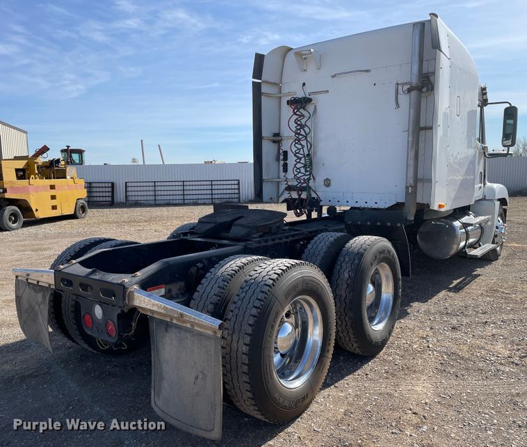 image for item DN0197 2005 Freightliner ST120  semi truck