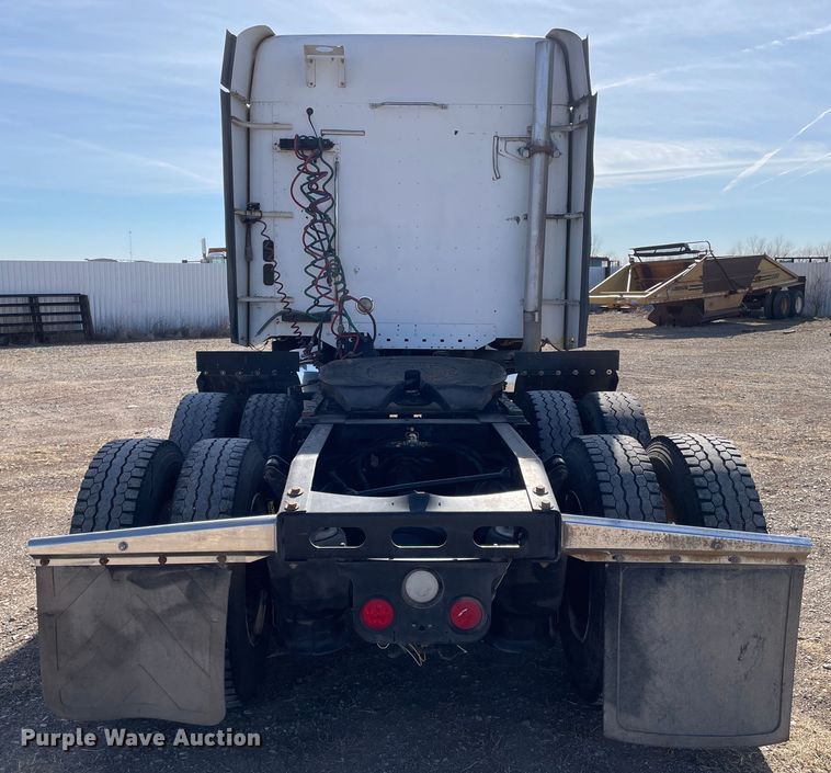 image for item DN0197 2005 Freightliner ST120  semi truck