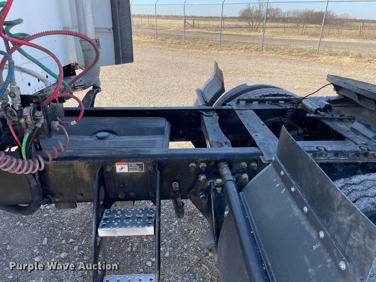 image for item DN0197 2005 Freightliner ST120  semi truck