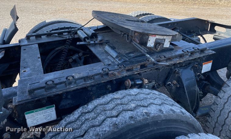 image for item DN0197 2005 Freightliner ST120  semi truck