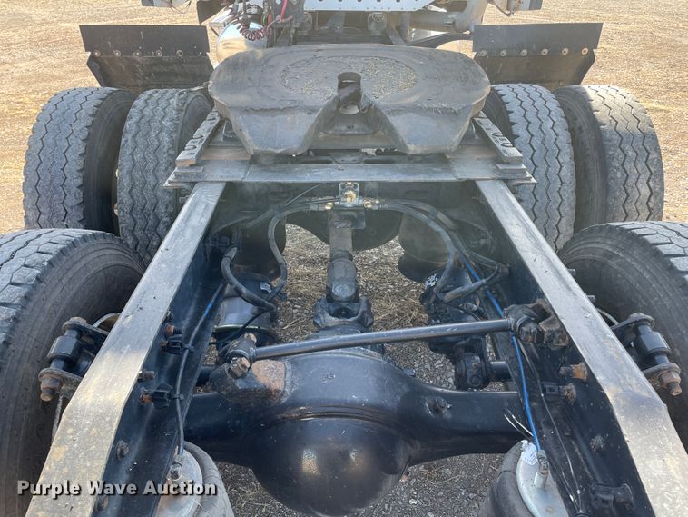 image for item DN0197 2005 Freightliner ST120  semi truck