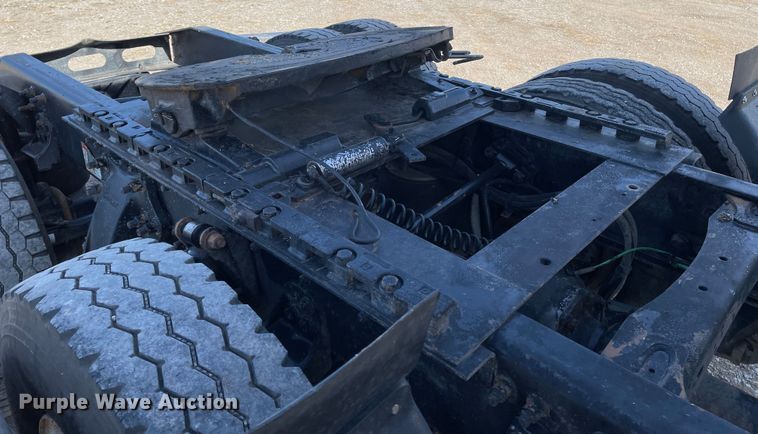 image for item DN0197 2005 Freightliner ST120  semi truck