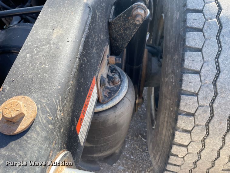 image for item DN0197 2005 Freightliner ST120  semi truck